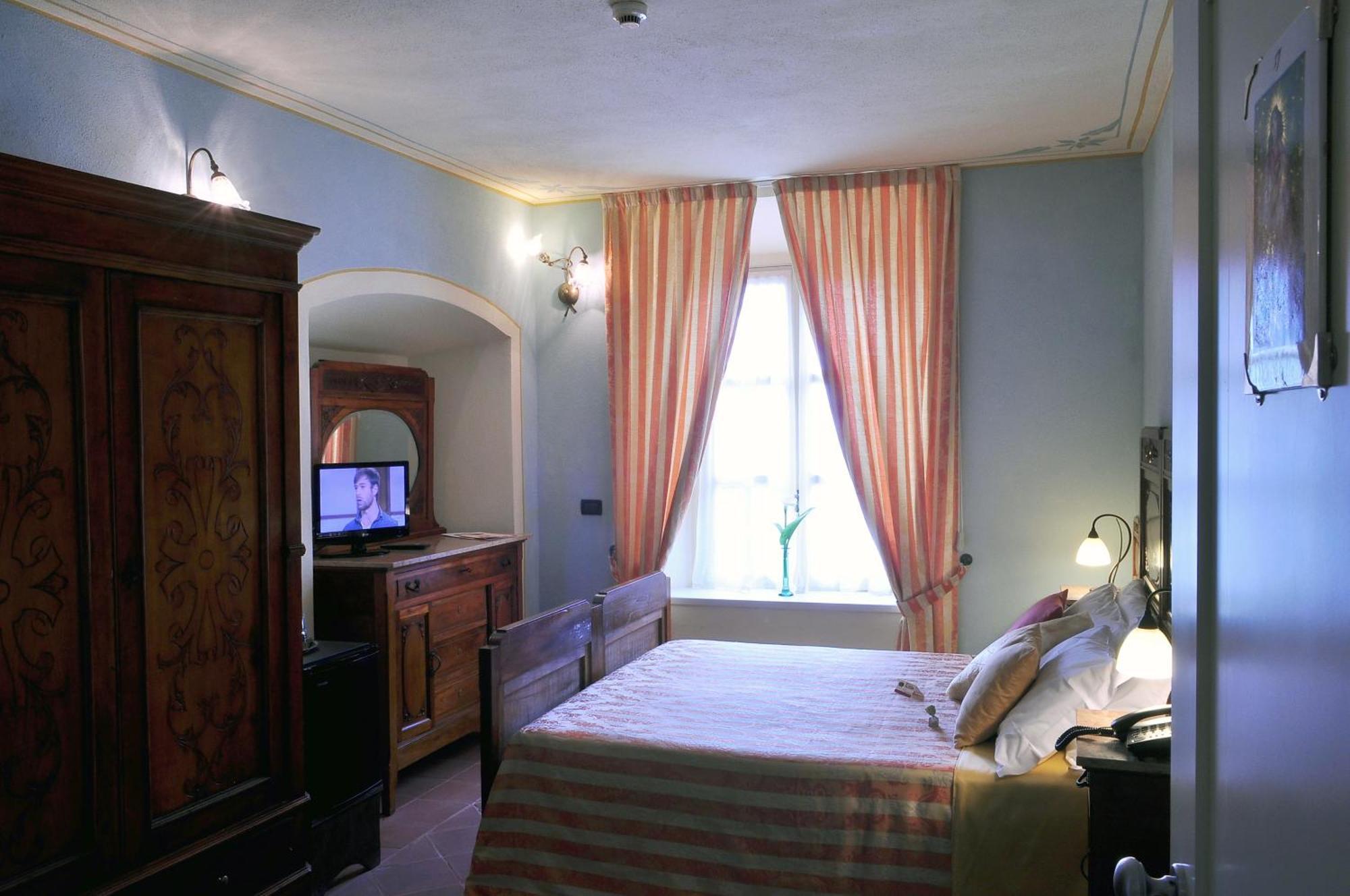 La Foresteria Del Castello - Wellness Hotel In Dimora Storica Castell'Alfero Phòng bức ảnh