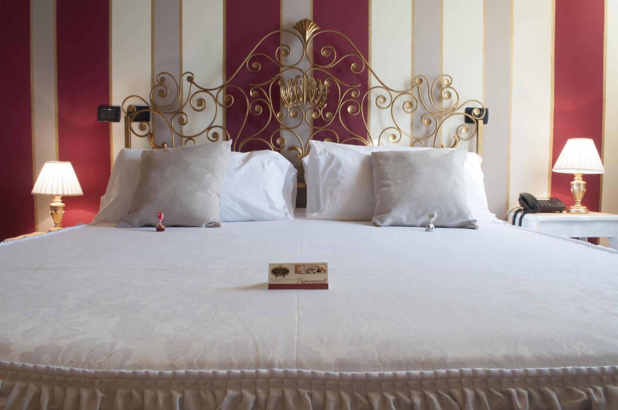 La Foresteria Del Castello - Wellness Hotel In Dimora Storica Castell'Alfero Phòng bức ảnh