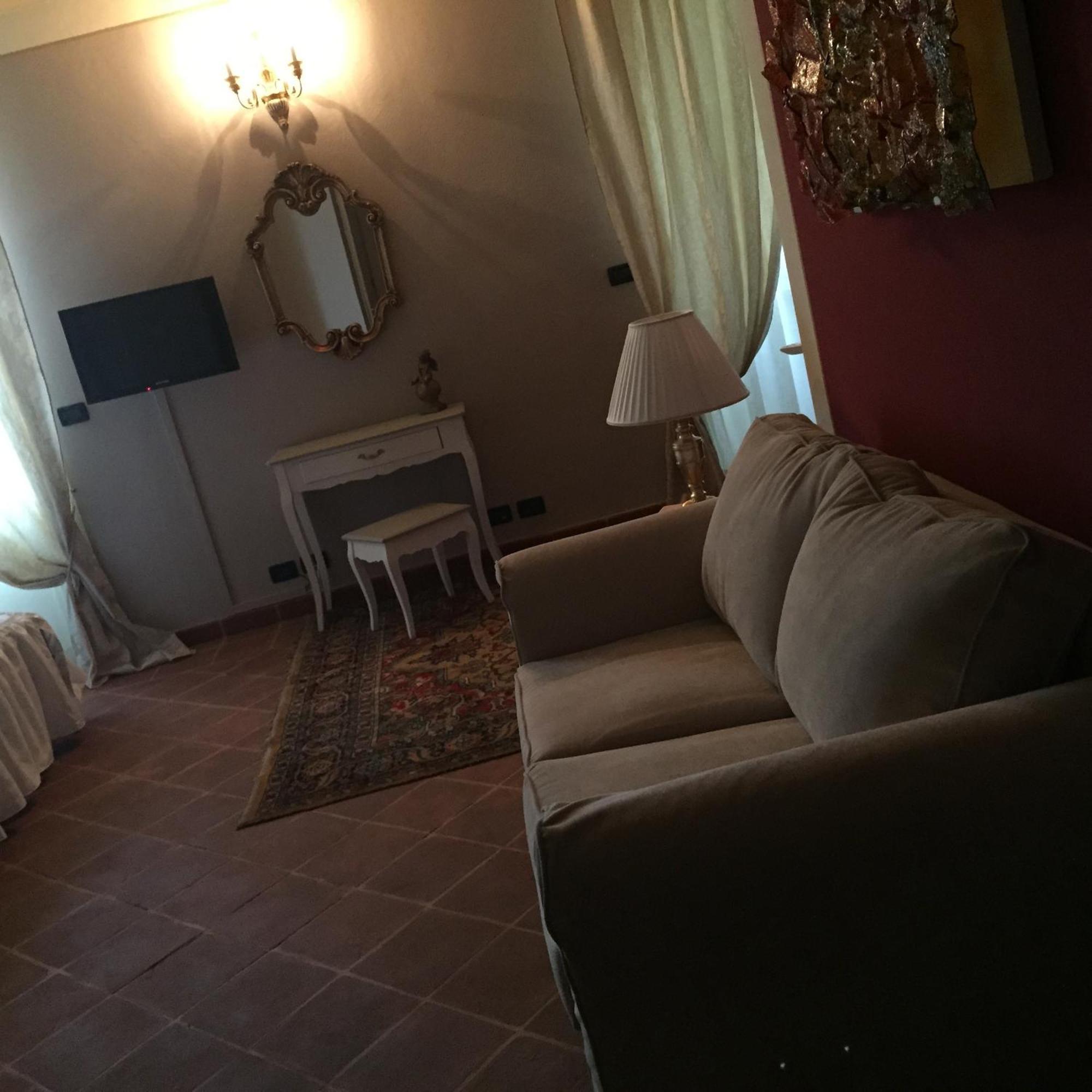 La Foresteria Del Castello - Wellness Hotel In Dimora Storica Castell'Alfero Phòng bức ảnh