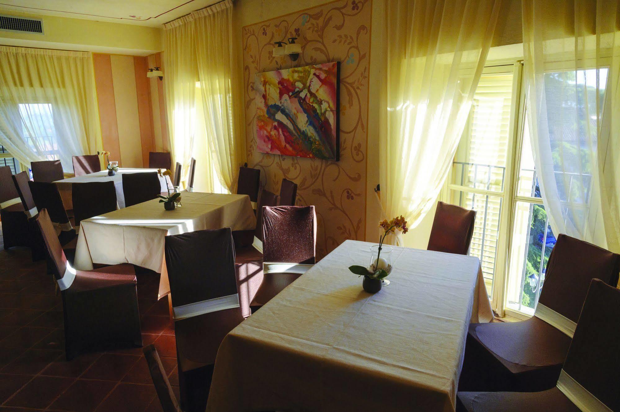La Foresteria Del Castello - Wellness Hotel In Dimora Storica Castell'Alfero Ngoại thất bức ảnh