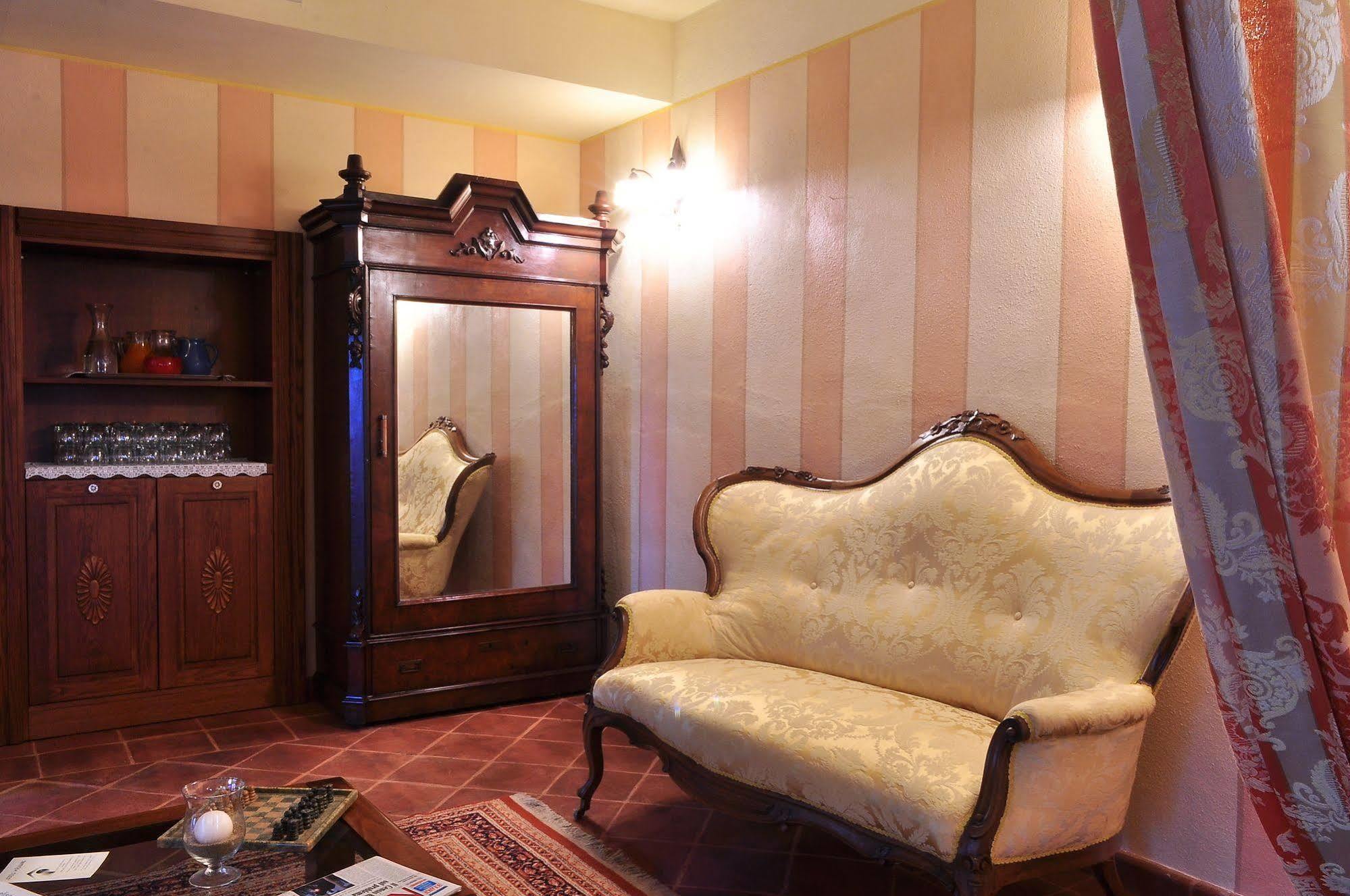 La Foresteria Del Castello - Wellness Hotel In Dimora Storica Castell'Alfero Ngoại thất bức ảnh